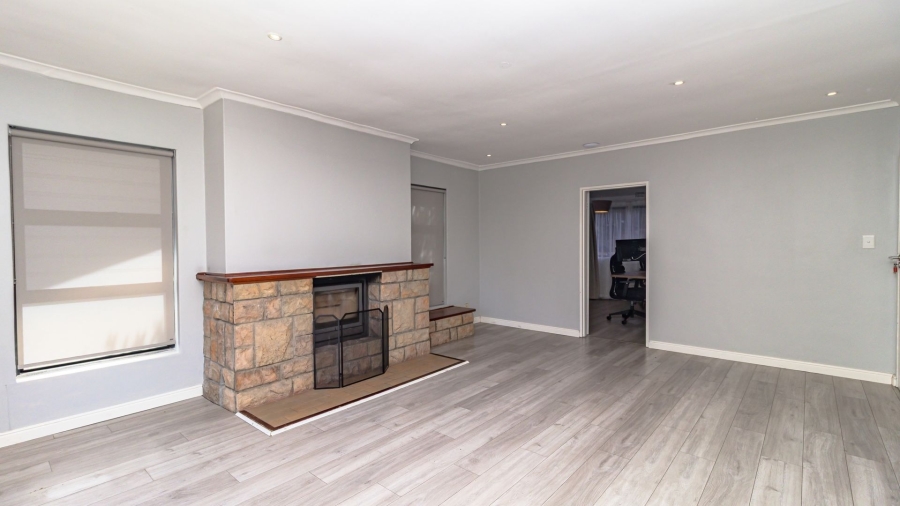 To Let 4 Bedroom Property for Rent in Kenridge Heights Western Cape
